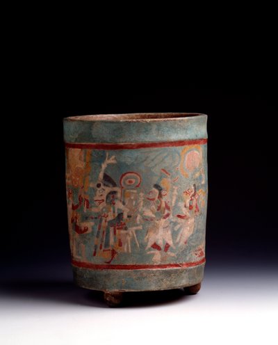 Kolomb öncesi sanat, Maya uygarlığı, klasik dönem: çok renkli kilden silindirik vazo, törensel bir sahneyi alaydaki karakterlerle süslüyor. La Lagunita, Quiche, Guatemala