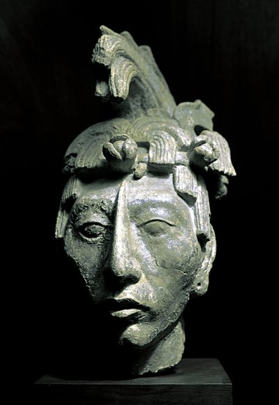 Savaşçı kafa (heykel, yaklaşık 683) by Mayan Mayan
