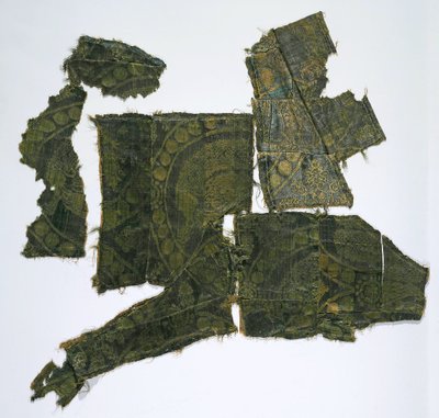 Senmurv Desenli İpek Kumaşla Kaplanmış Kaftan Parçaları. Moshchevaya Balka Defin M by Medieval Culture of the North Caucasian
