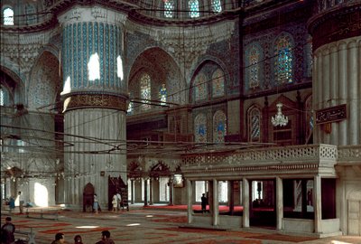 Osmanlı sanatı: 1609-1616 yılları arasında inşa edilen Sultanahmet Camii'nin iç görünümü by Mehmet Aga