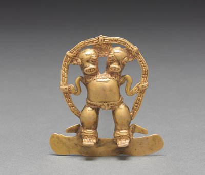 Çift Başlı Figürlü Kolye, c. 700-1550 (döküm ve dövülmüş altın) by Mesoamerican Mesoamerican