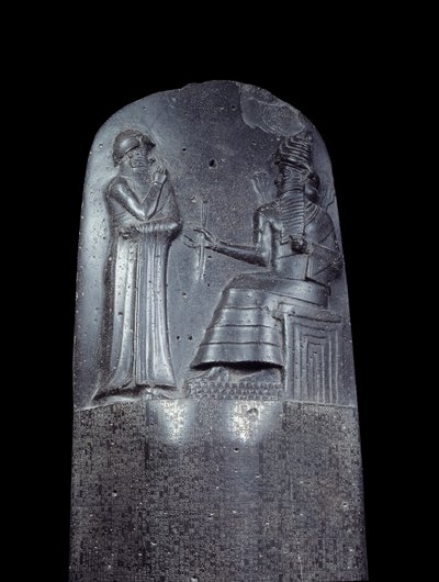 Mezopotamya: Hammurabi (veya Hammourabi) Kanunları Kanunundaki diyoritte stel. Çivi yazılı yazıtlarla kaplıdır ve tepesinde Kral Hammurabi, Mezopotamya