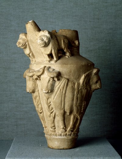 Mezopotamya sanatı: boğalar ve aslanlarla ritüel kireçtaşı vazo. Güneş. H. 30.2 cm Uruk (veya Uruk), Irak bölgesinden. Bağdat, Arkeoloji Müzesi by Mesopotamian Mesopotamian