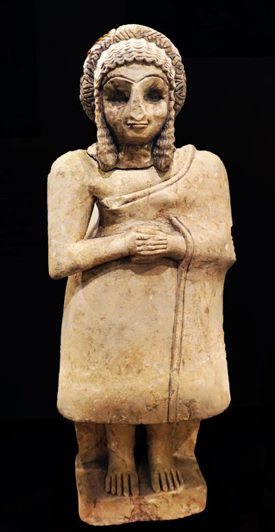 Sade bir elbise içinde ibadet eden bir kadın heykeli, Khfajah, Mezopotamya, MÖ 2650-2550 (alçıtaşı) by Mesopotamian Mesopotamian