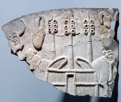 Mezopotamya: Uruk tarzında oyulmuş bir vazo parçası üzerinde kabartmalı ahır sahnesi. Bölge Sümer. 3300 M.Ö. Paris, Louvre Müzesi by Mesopotamian School