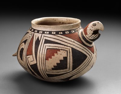 Mogollon Amerika papağanı kasesi, Tardio Dönemi, 1300-50 (çok renkli astar boyalı toprak kap) by Mexican School
