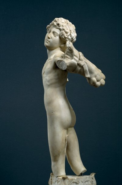 Genç okçu, c.1490 (mermer) by Michelangelo Buonarroti