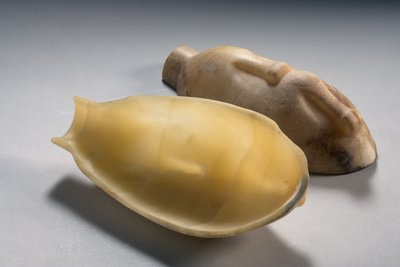 Ördek (kaymaktaşı) şeklinde iki parçalı kap (ayrıca bkz. 249012-14) by Middle Kingdom Egyptian