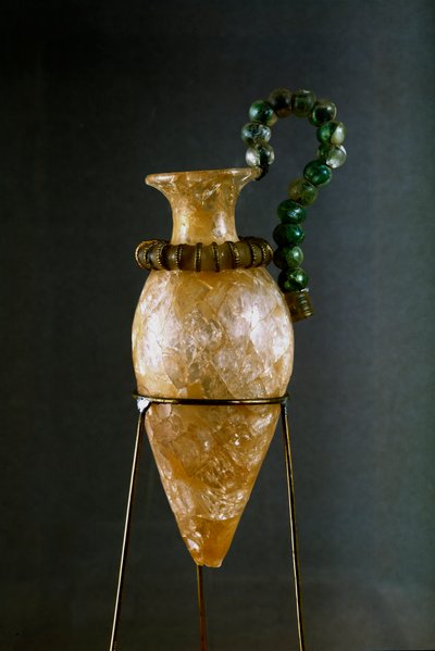 Minos sanatı: Girit Zakros kutsal alanının hazine odasından kaya kristali ve bakırdan rhython veya rhyton veya rython (cihaz vazosu). MÖ 1700-1400, arkeoloji müzesi - Minos sanatı: hazineden kaya kristali ve bakır rhyton (ritüel sprinkler) by Minoan