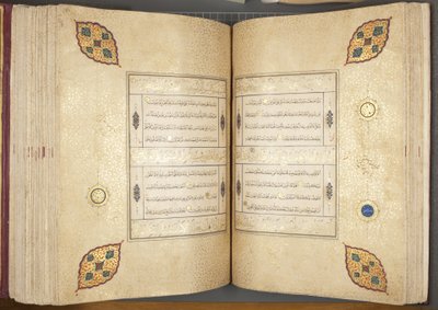 Fol 82 verso 83 recto, Timurlu Kuran, 1441 (kağıt üzerinde mürekkep ve altın) by Muhammad Mumin Abdallah Al Murwand