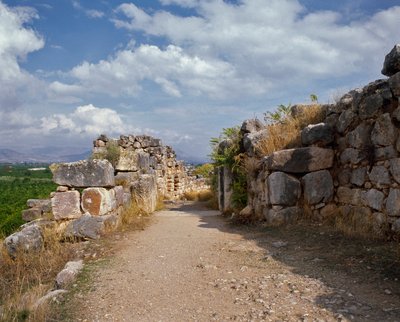 Miken sanatı: Miken kalesinin üst kalesine erişim, Tiryns Şehir, MÖ 1200 civarında. Yunanistan by Mycenaean