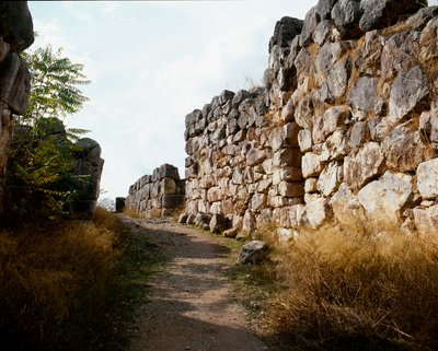 Miken sanatı: Miken kalesinin üst kalesine erişim, Tiryns Şehir, MÖ 1200 civarında. Yunanistan by Mycenaean