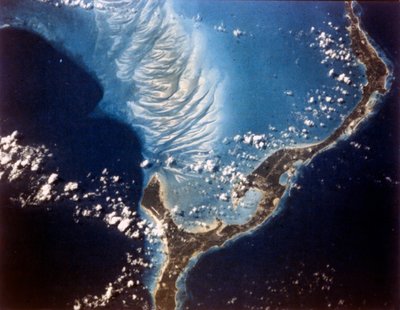Uzaydan gelen dünya - Eleuthera Adası, Bahamalar, 1980'ler. by NASA Images