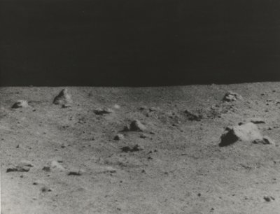 [Sörveyör V tarafından Fotoğraflanan Ay Yüzeyi], 1967. by NASA Images