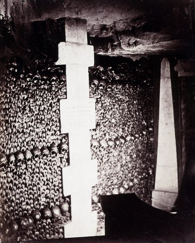 Paris yer altı mezarlarının ossuaries. Lethe veya Forget kaynağının yakınında by Nadar