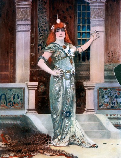 Sarah Bernhardt, Isolde olarak, c1902. by Nadar