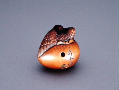 Netsuke, bir yumurtadan çıkan kargayı tasvir ediyor, 1840 dolayları (tahta) (önden görünüm için bkz. 194417) by Nambokusai Nambokusai