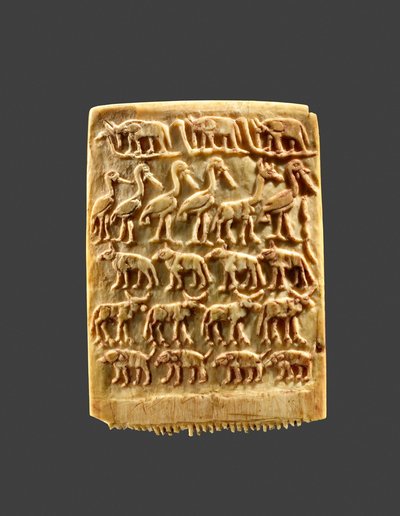 Sıra sıra Yabani Hayvanlarla Süslenmiş Saç Tarağı, MÖ 3200–3100 (fildişi) by Naqada Period Egyptian