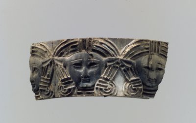 Üç ön başlı emaye işi mobilya veya kozmetik kutusu plaketi, MÖ 8.-7. yy. (fildişi) by Neo Assyrian