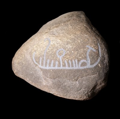 Bir gemiyi temsil eden İsveçli neolitik grafiti. Stockholm Tarih Müzesi Süet by Neolithic Neolithic