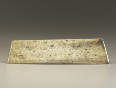 Çatallı keski (zhang), Qijia Kültürü, MÖ 2500-2000 dolayları (yeşim) by Neolithic Period Chinese School