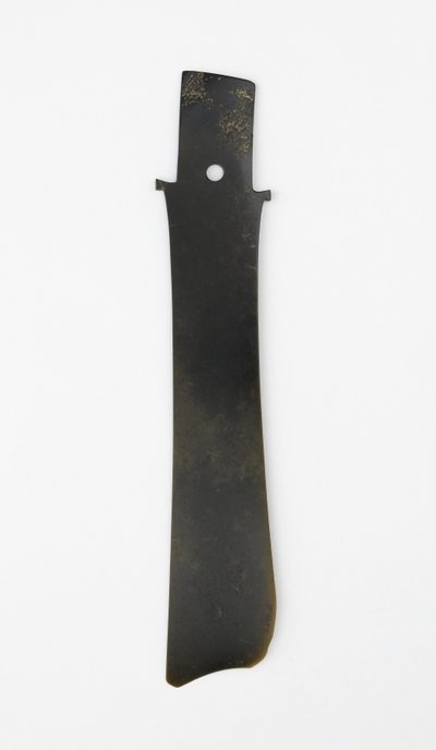 Çatallı keski (zhang), Qijia Kültürü, MÖ 2500-2000 dolayları (yeşim taşı (nefrit)) by Neolithic Period Chinese School