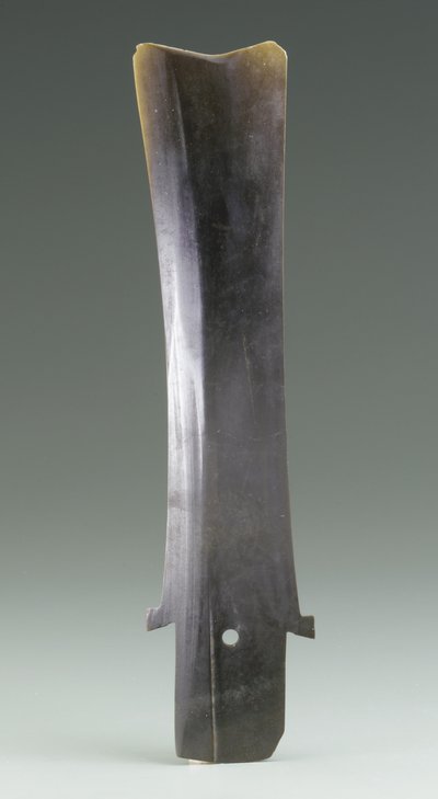 Hasat bıçağı (hu), Qijia Kültürü, MÖ 2500-2000 dolayları (yeşim taşı) by Neolithic Period Chinese School