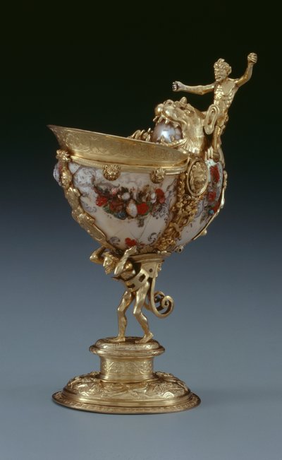 Nautilus kupası, c.1560 (altın kaplama gümüş, nautilus ve boyalı sedef) by Netherlandish School