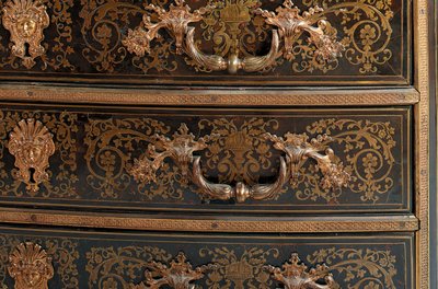 Louis XIV komodinin detayı (ormolu, pirinç, bağa ve abanoz boulle) (ayrıca bkz. 486114-19) by Nicholas Sageot