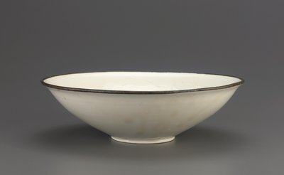 Çizilmiş nilüfer süslemeli çanak çömlek, Hebei Eyaleti, 11.-erken 12. yüzyıl (seramik) by Northern Song Dynasty Chinese School