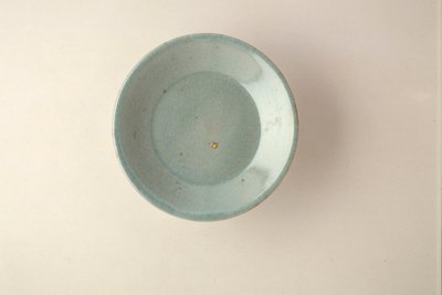 Nadir Rüyao sığ tabak (seramik) (ayrıca bkz. 466676) by Northern Song Dynasty Chinese School