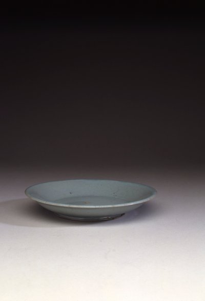 Nadir Rüyao sığ tabak (seramik) (ayrıca bkz. 466677) by Northern Song Dynasty Chinese School