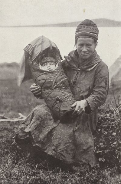 Lapp Anne ve Bebek by Norwegian Photographer