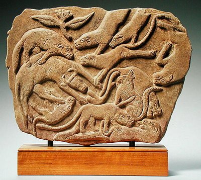 İnek kesen köpekleri betimleyen rölyef, 4-5. yüzyıl (kumtaşı) by Nubian Nubian