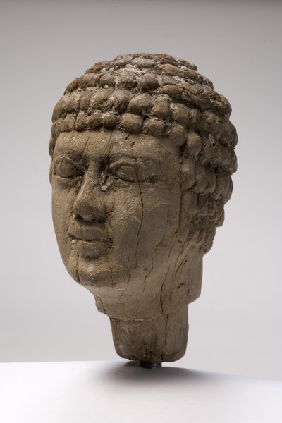 Bir adamın başı (tahta) (ayrıca bkz. 249004-6) by Old Kingdom Egyptian