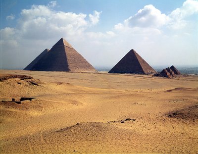 Keops, Kefren ve Mycerinus Piramitlerinin Görünümü by Old Kingdom Egyptian