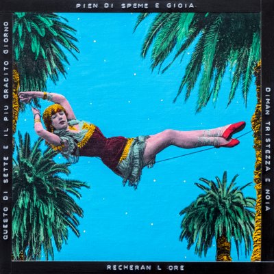 Village Saturday,2021 (tuval üzerine karışık teknik) by Olivia Gozzano