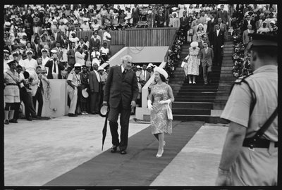 Prenses Margaret ve Başbakan Bustamante, 1962 Jamaika bağımsızlığını kutluyor (s/b fotoğraf) by Orlando Suero