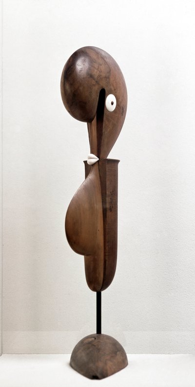 Grotesk (Ahşap Heykel by Oskar Schlemmer