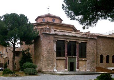 Laterano'daki San Giovanni Paleochretian vaftizhanesinin görünümü (Aziz John Laterano) (Lateran vaftizhanesi veya Fonte'deki San Giovanni), 440 civarında inşa edilmiştir. Roma by Paleo Christian