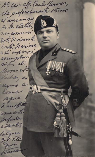 "MVSN- Blackshirts" albümü: Centurion of the Militia tam üniformalı, 05/1939 (s/b fotoğraf) by Pasquini Pasquini