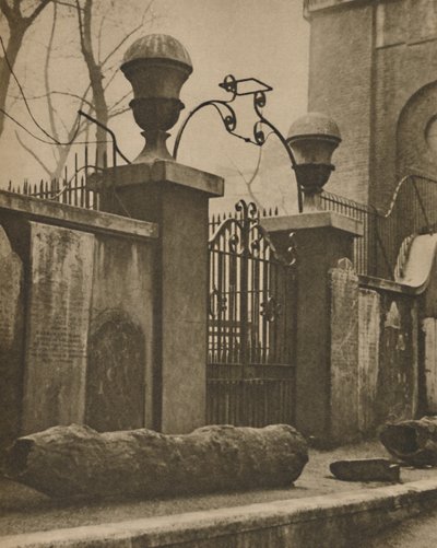 Annes, Soho, c1935 Yakınında Kazılan Boru Boruları için Karaağaç Gövdeleri. by Paterson
