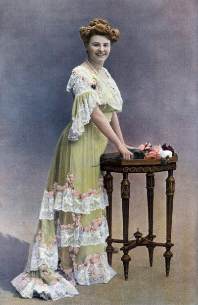 Fransız komedyen Blanche Toutain, Paul Nadar'ın fotoğrafı, Şubat 1905 tarihli Fransız "Le Theatre" gazetesinden by Paul Nadar