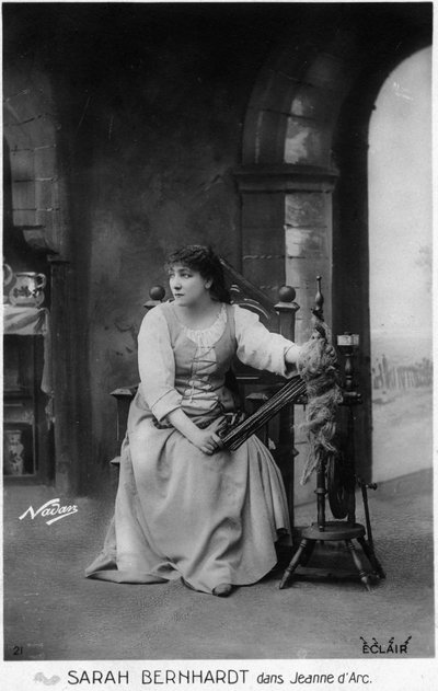 Jules Barbier tarafından "Joan of Arc" olarak Henriette Rosine Bernard aka Sarah Bernhardt (1844-1923) by Paul Nadar