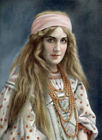 Opera sanatçısı Marguerite Carre (1880-1947), Snegourotchka operasında Snegourotchka rolünde, Paris, Paul Nadar'ın Fransız gazetesi "Le Theatre"dan Temmuz 1908 tarihli fotoğrafı by Paul Nadar