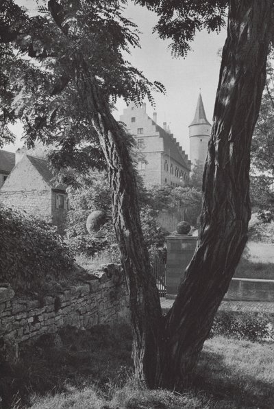 Eski Piskopos Sarayı ve Nikolausturm, Ochsenfurt, Bavyera (b/w fotoğraf) by Paul Wolff