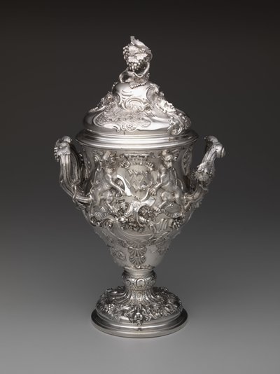 Kapalı Kupa, 1742 by Paul de Lamerie