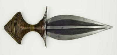 Hançer (kararmış çelik, pirinç, bakır ve ahşap) by People Fulani