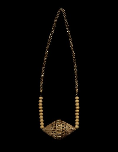 Kolye, ç. 1900 (altın) by People Fulani