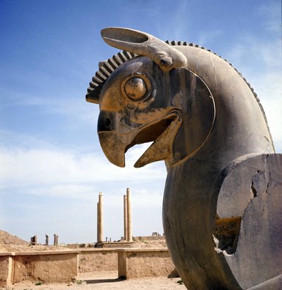Bir grifon, efsanevi yaratık, yarı kartal, yarı aslan. Apadana Sütunu, büyük mahkeme salonu, bu başkentlerle örtülü, Darius I sarayı, Persepolis, İran. by Persian School